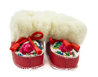 Beautifully! Unique baby crafted shoes!
