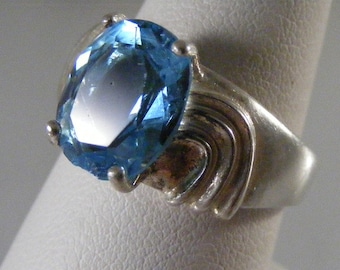 Vintage Swiss Blue Topaz Sterling Silver Ring..... Lot 4204