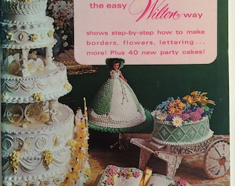 1973 Cake Decorating the Easy Wilton Way Soft Booklet