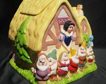 Vintage Rare Cookie Jar featuring Snow White and all 7 dwarves