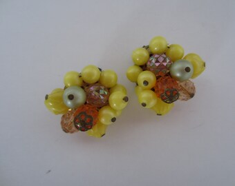 Vintage Yellow Bead Cluster earrings, vintage yellow cluster clip on earrings, yellow vintage earrings, Cluster yellow vintage earrings