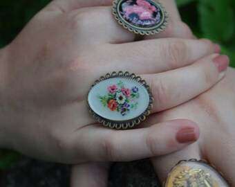 Petite Bloom Vintage Cameo Ring