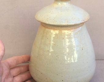 Pottery jar, lidded jar, covered jar