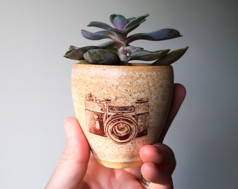 MINI SUCCULENT PLANTER // succulent pot - air plant holder - camera planter - pottery - succulent gift - housewarming mini planter