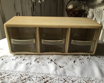 Shelf storage vintage.