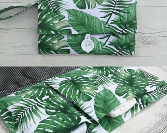 Nappy Wallet / Diaper Clutch with built-in waterproof Change Mat