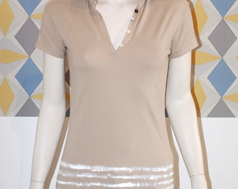 Polo or beige, "vest-e-bubble" t.shirt, women, short sleeve, handpainted, buttons at the collar. Size 36 (S).
