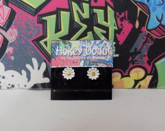 7mm White Daisy Yellow Rhinestone Metal Stud Earrings
