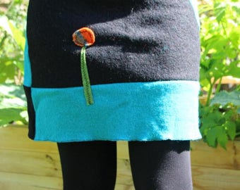 Wool walking skirt in size 36/38 black turquoise flower