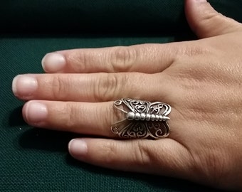 R 204 Sterling silver butterfly ring approximate size 7 3/4
