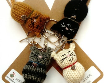 Knitted cat keyring, cat gift, cat keychain, gift for cat lover, mothers day gift, unusual keyring, cat accessory, eco friendly gift