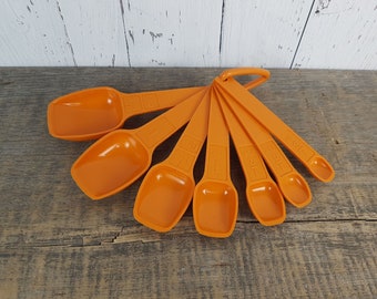 Vintage Set of 7 Tupperware Measuring Spoons Harvest Orange Baking Cooking Measurements Linked Tablespoons Teaspoons Retro Gift Best Quality