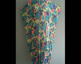 1970s dead stock Hawaiian print caftan.