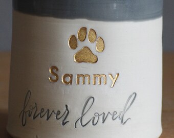 ADD ON real gold glaze in text accent. Add real gold /white gold glaze to infilled into text. Urn needs to be purchased also.