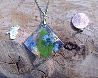 Clear Resin Pressed Flowers Pendant, Pressed Forgetmenots, Gold metal, Real Flowers