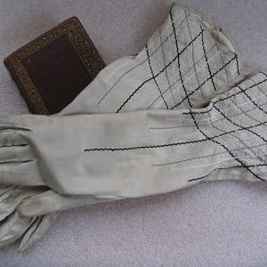 1950’s soft, beautiful Ivory ladies gloves
