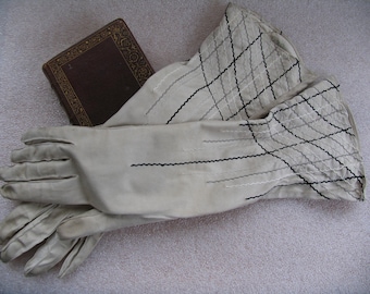 1950’s soft, beautiful Ivory ladies gloves