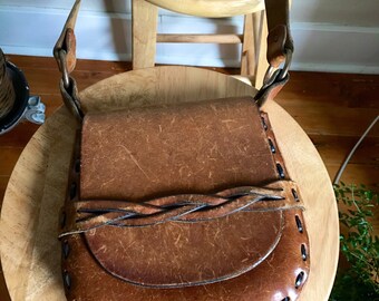 Super cute Vintage thick leather shoulder pouch