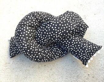 Knot Pillow