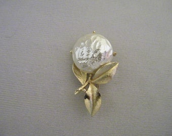 Vintage Sarah Coventry Pearl Goldtone Flower Pin
