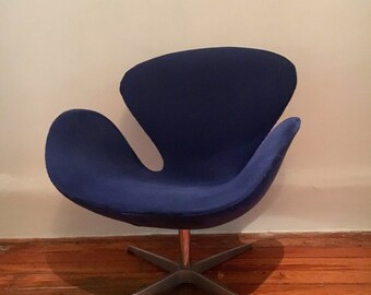 Swan Chair by Arne Jacobsen for Fritz Hansen Danish mid century modern