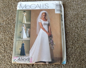 Vintage McCall’s 8635 Ladies Wedding Dress /bridesmaid dress 4-6-8 uncut