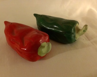 Peppers Salt and Pepper Shakers (785)