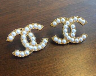 Gold CC earrings gold golden pearls white