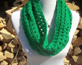 Green Trellis Crochet Cowl