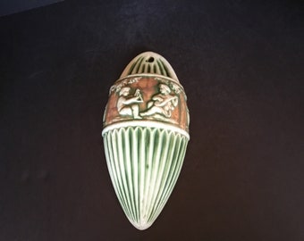 Roseville Donatello Wall Pocket