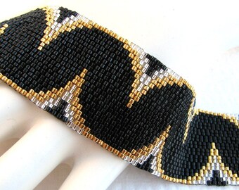 Elegant Undulations Peyote Cuff Bracelet (2334) - A Sand Fibers Made-to-Order Creation