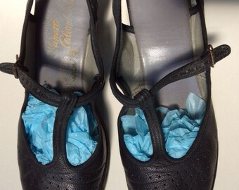 70s-does-40s black peep-toe slingback heels