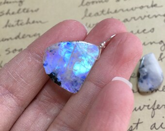 Rainbow Moonstone Necklace - Moonstone Necklace - Moonstone -Moonstone Jewelry - Crystal Necklace - Gift For Her - Bridesmaid Necklaces