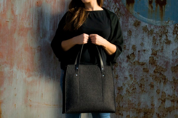 Felt LARGE TOTE with leather straps / 100% wool felt / felt bag / felt tote / charcoal bag / black bag / handmade / made in Italy