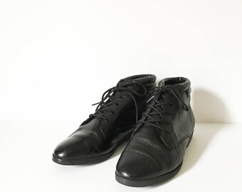 Leather boots - Black leather ankle boot size 6M - Black granny boot - Lined black boots - Hipster black bootie - Lace up leather boots