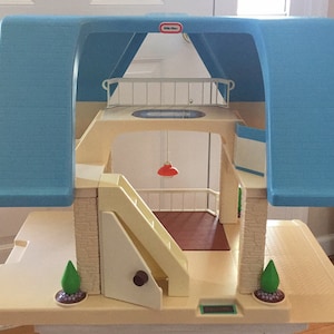 little tikes playhouse blue roof