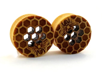 Cutout Honeycomb with Bee Yellowheart Wooden Plugs 5/8" (16mm) 7/8" (22mm) 1" (25.5mm) 1 1/8" (28mm) 1 1/4" (32mm) (38mm) (44mm) Ear Gauges