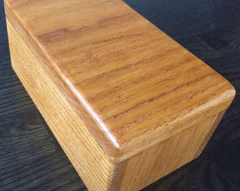 Made to Order Solid Oak box. Perfect for jewelry, keepsakes, trinkets or as a memory box. CUSTOMIZATION AVAILABLE!
