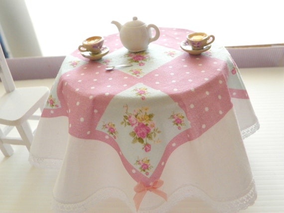 tovaglia per tavolo da cucina in miniaturacasa di tovaglia per tavolo da cucina in miniaturacasa di