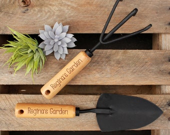Personalized Garden Tools, Personalized Gardening Tools, Mother's Day Gift, Gifts for Mom, Gifts for Grandma, Garden Gift --GT-NW-REGINA