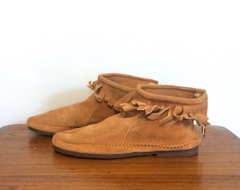 Vintage 60s 70s Brown Suede Moccasins / Fringe Ankle Moccasin Boots / Hippie Fringe Festival Booties / Size 10 Womens, 8 Mens