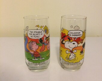 Camp snoopy glassware, vintage peanuts glasses, McDonald's collectible glasses, Charlie Brown, Linus, Lucy, 1965, 1971, Charles Schultz