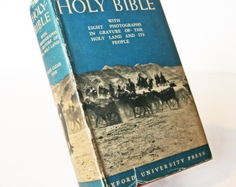 Vintage Holy Bible 1938 Christian religious old book Hardback Antique bibles Photographs