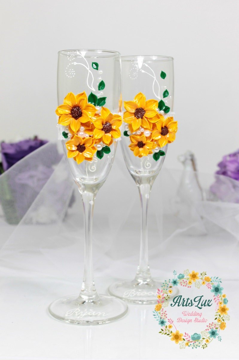 Sunflower wedding champagne glasses Wedding floral champagne The bright and sunny floral design of this stunning sunflower champagne glasses adds warmth