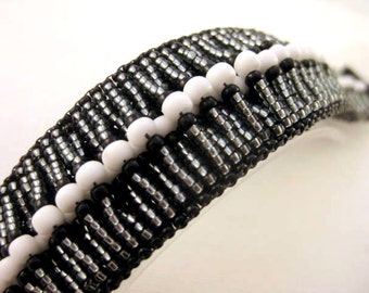 Peyote Bracelet / Seed Bead Bracelet in Black, White and Silver / Beaded Bracelet / Statement Bracelet / Beadwoven Bracelet / Classic