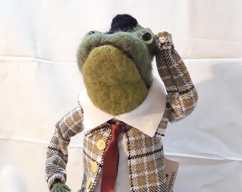 needle felted frog . felting animals by lizabeth fiberanimals .