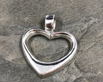 Vintage sterling silver pendant, heart shaped, fine 925 silver heart, stamped 925 Mexico TH-40