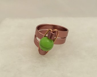 Size 8 wire ring with green bead