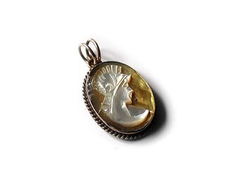 Motherofpearl cameo pendant antique gladiator italian cameo jewelry donadio cameos pendentif camée colgante camafeo カメオペンダント Камея подвеска