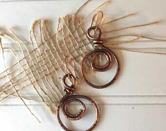 Copper Dangle Earrings - Copper Hoop Earrings - Circle Earrings - Wire Earrings - Hammered Copper Earrings - Gift for Her - Earthy Earrings